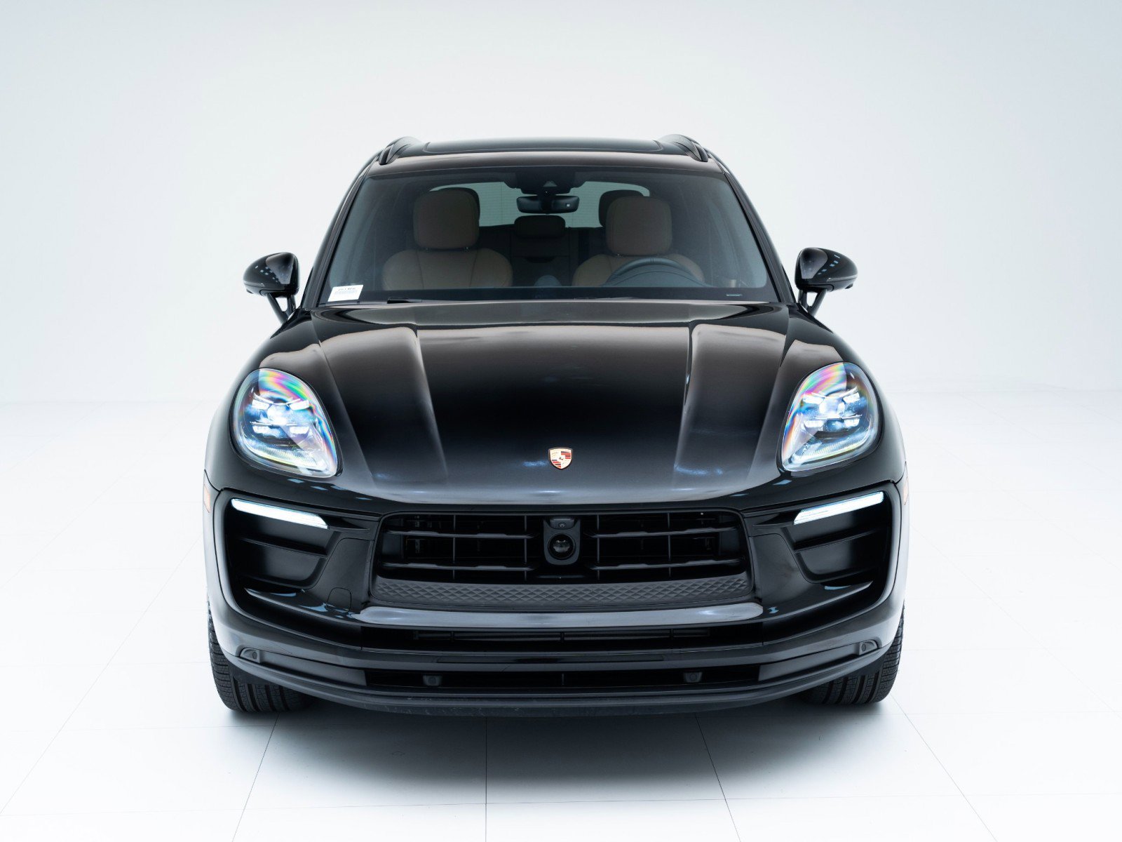 Certified 2025 Porsche Macan image 6
