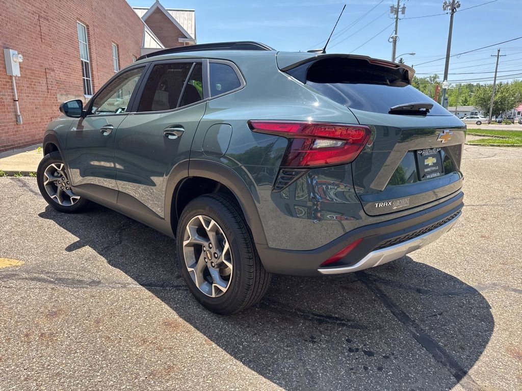 Used 2025 Chevrolet Trax LT FWD image 5