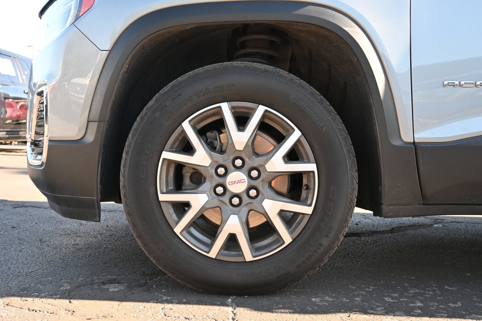 Used 2023 GMC Acadia SLE w/ Driver Convenience Package FWD image 30