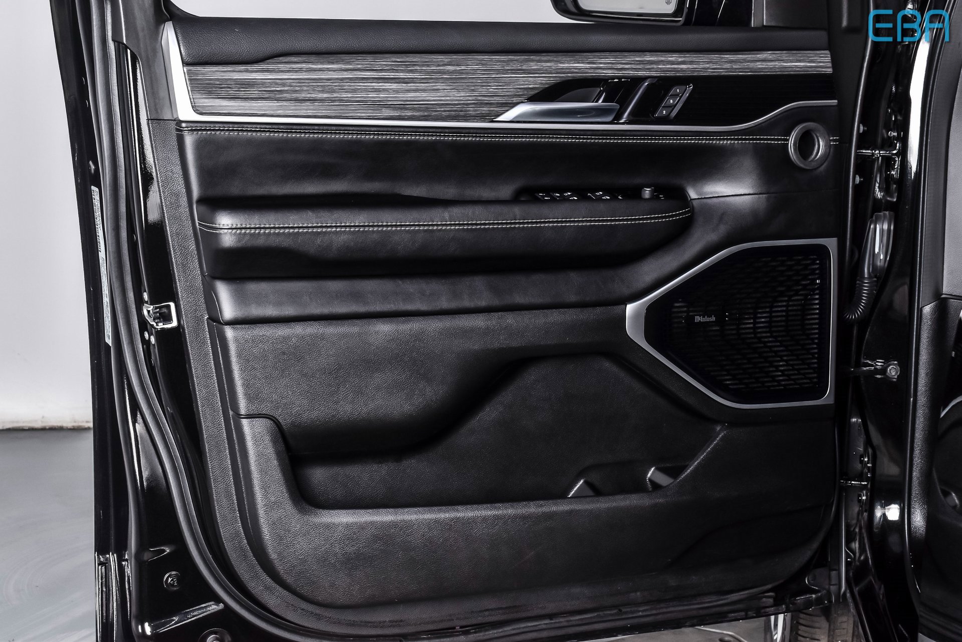 Used 2023 Jeep Wagoneer L Series III w/ Premium Group I image 15