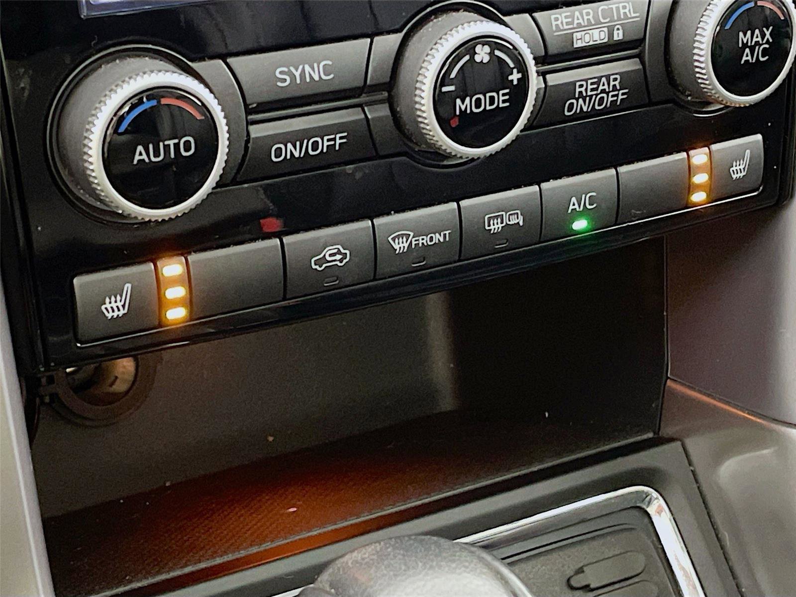 Used 2021 Subaru Ascent Limited w/ Technology Package image 26