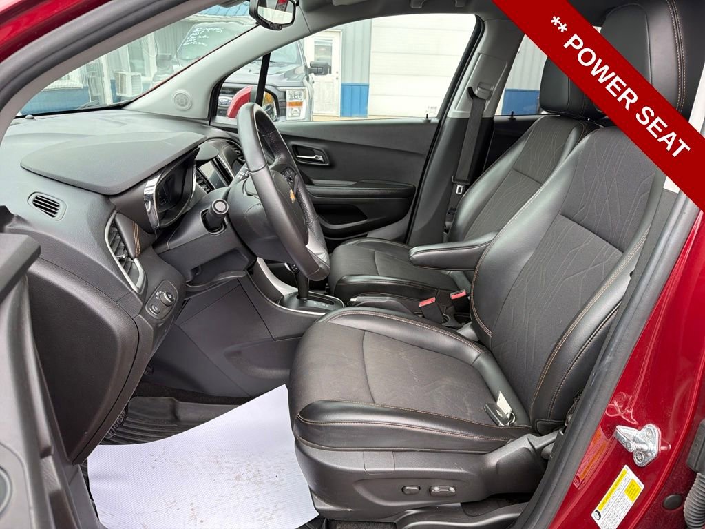 Used 2021 Chevrolet Trax LT w/ LT Convenience Package image 12