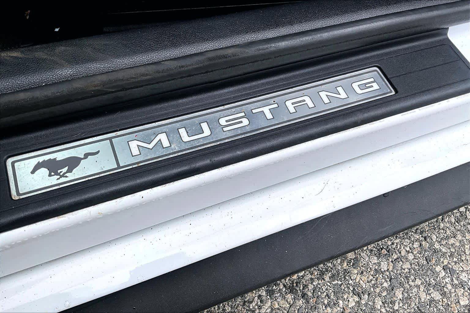 Used 2016 Ford Mustang Premium RWD image 10