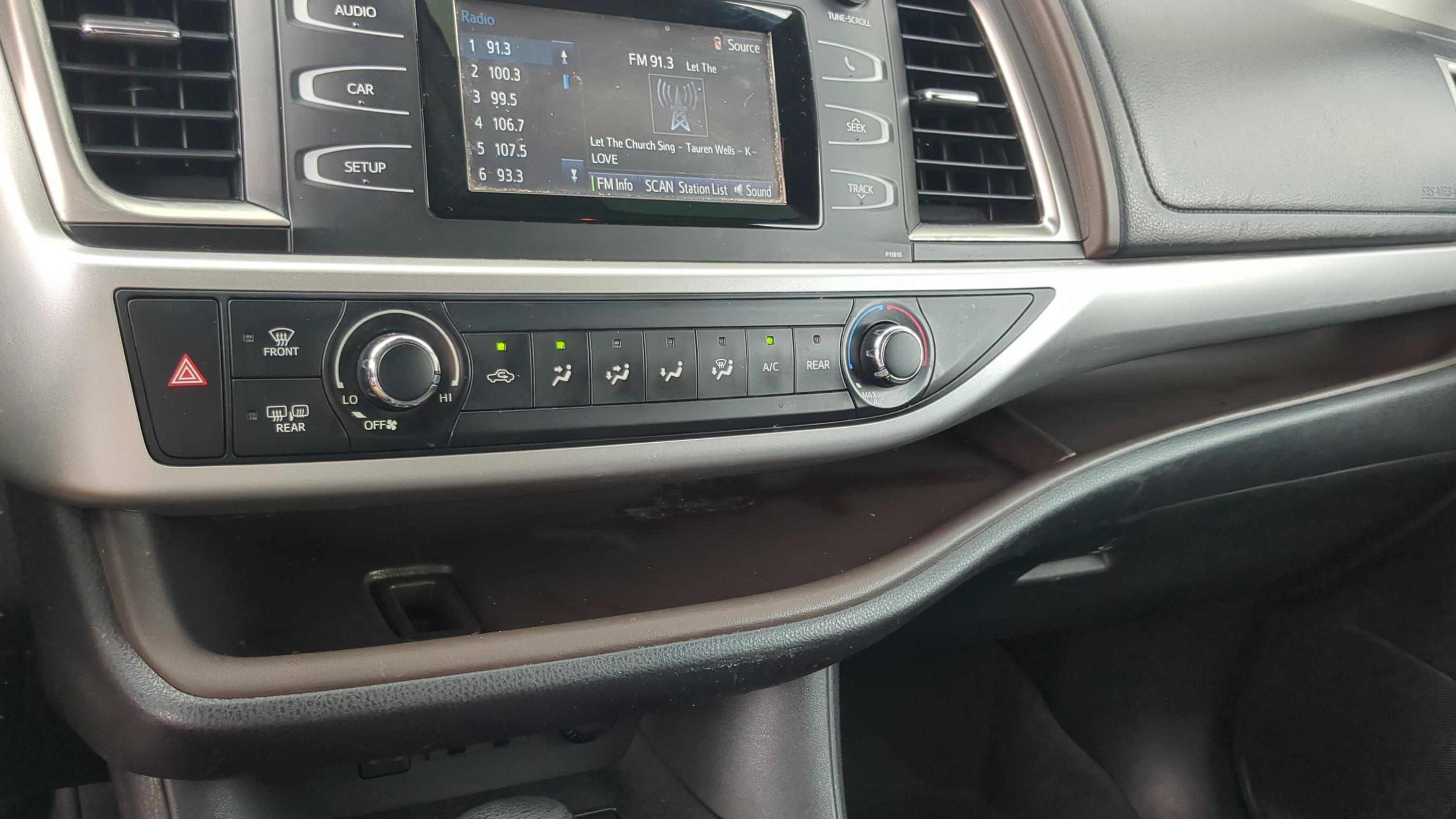 Used 2019 Toyota Highlander LE FWD image 17