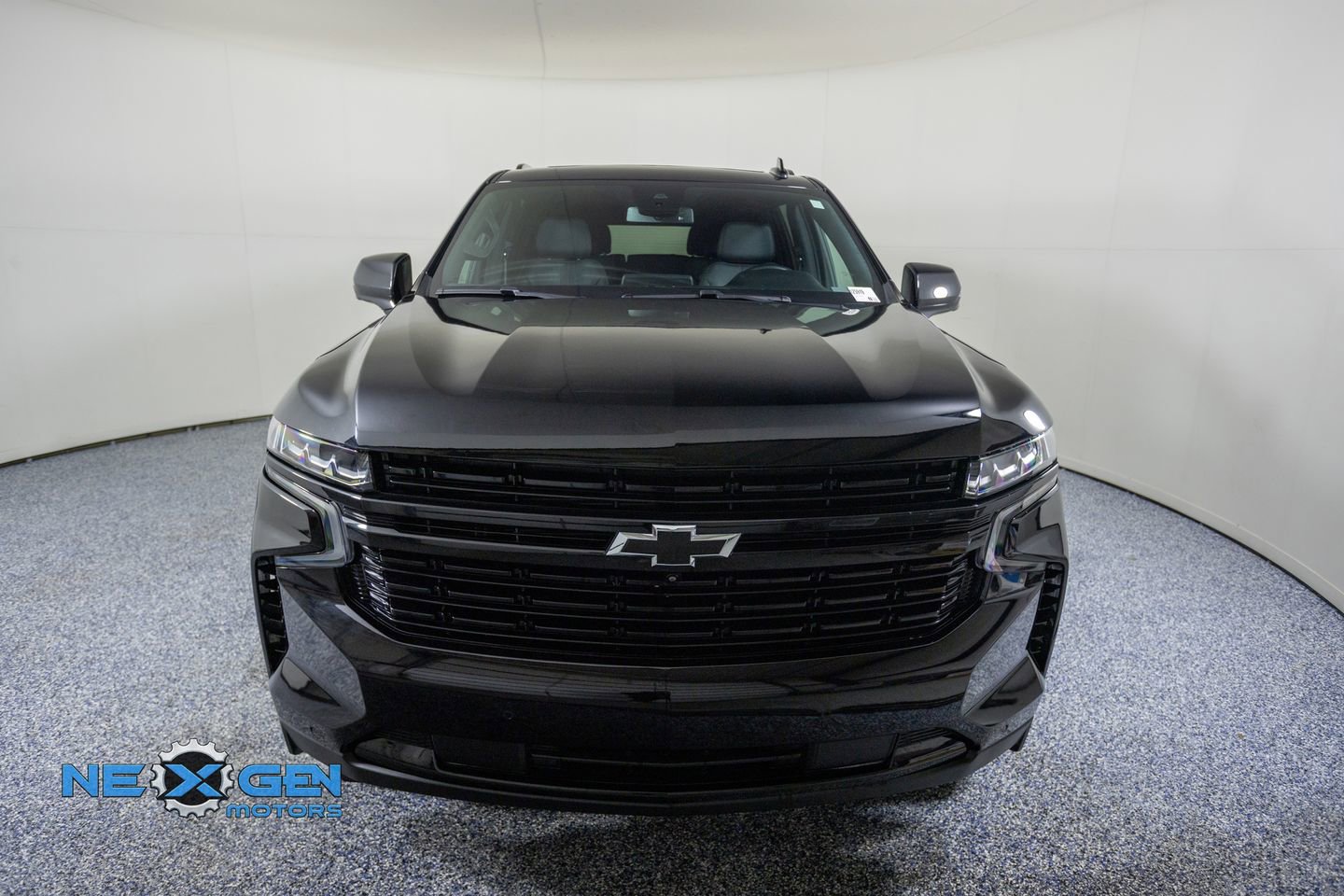 Used 2024 Chevrolet Suburban RST w/ Luxury Package AWD/4WD image 2