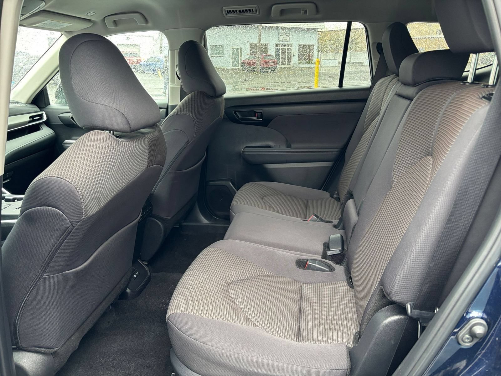 Used 2025 Toyota Highlander LE FWD image 24
