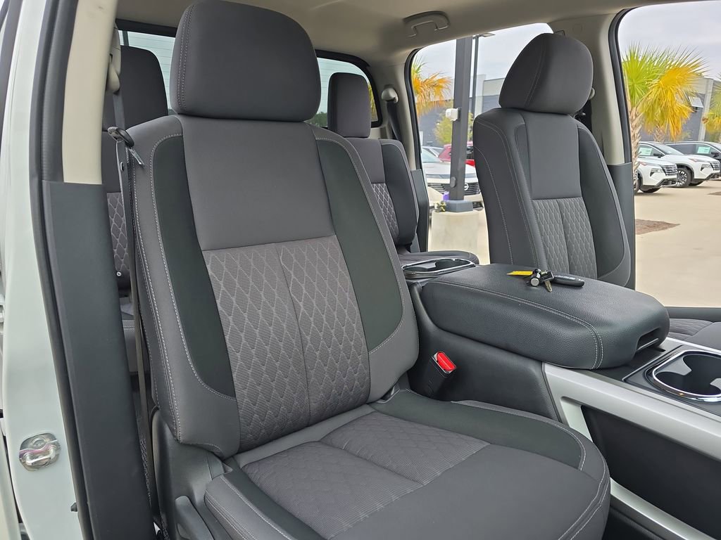 Used 2024 Nissan Titan SV w/ SV Convenience Package image 13