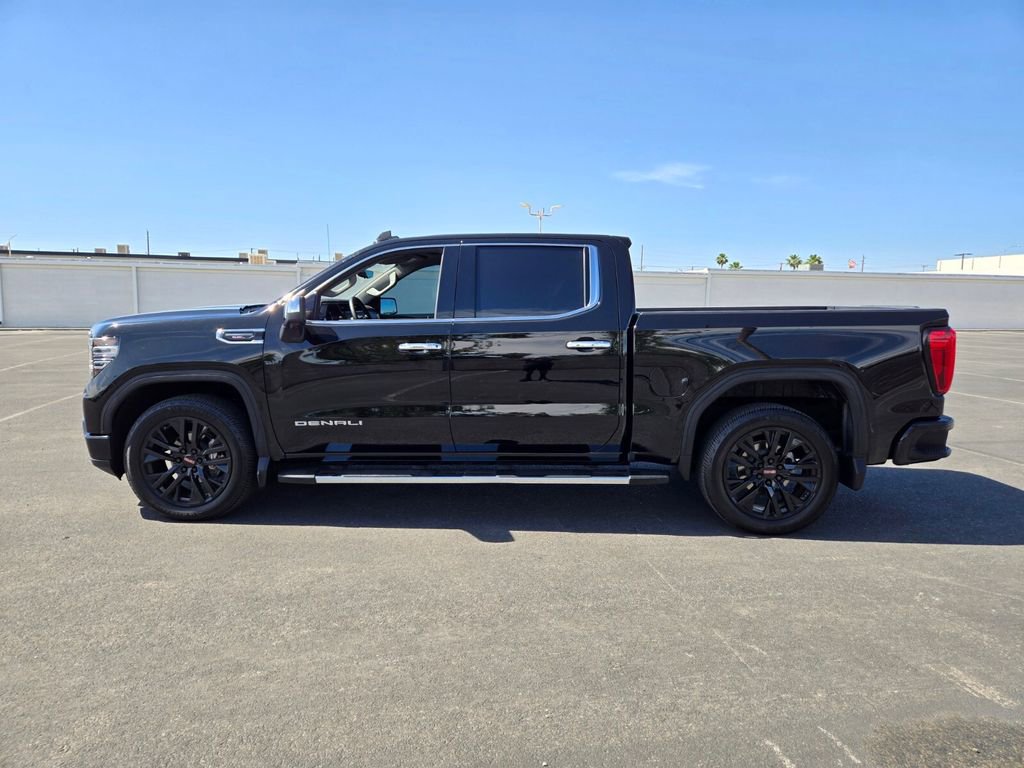 Used 2023 GMC Sierra 1500 Denali w/ Technology Package AWD/4WD image 3