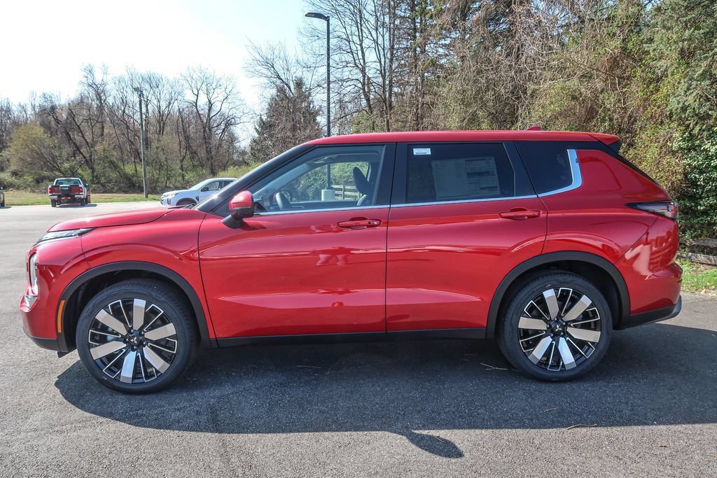 New 2026 Mitsubishi Outlander SE AWD/4WD image 2