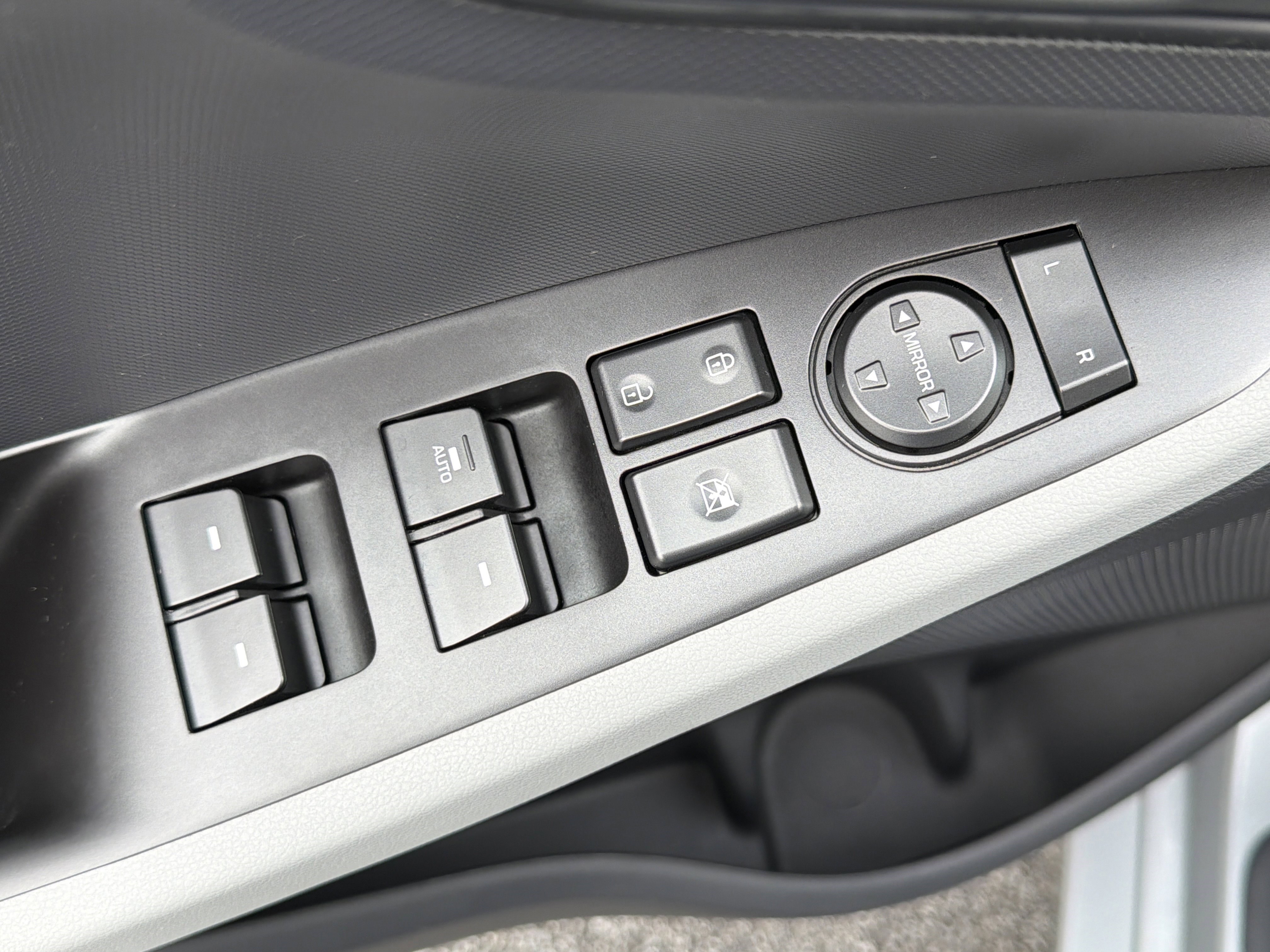 Used 2022 Hyundai Ioniq SE image 31