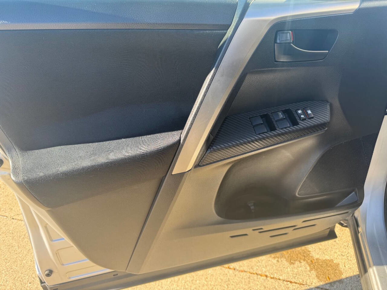 Used 2014 Toyota RAV4 LE image 20