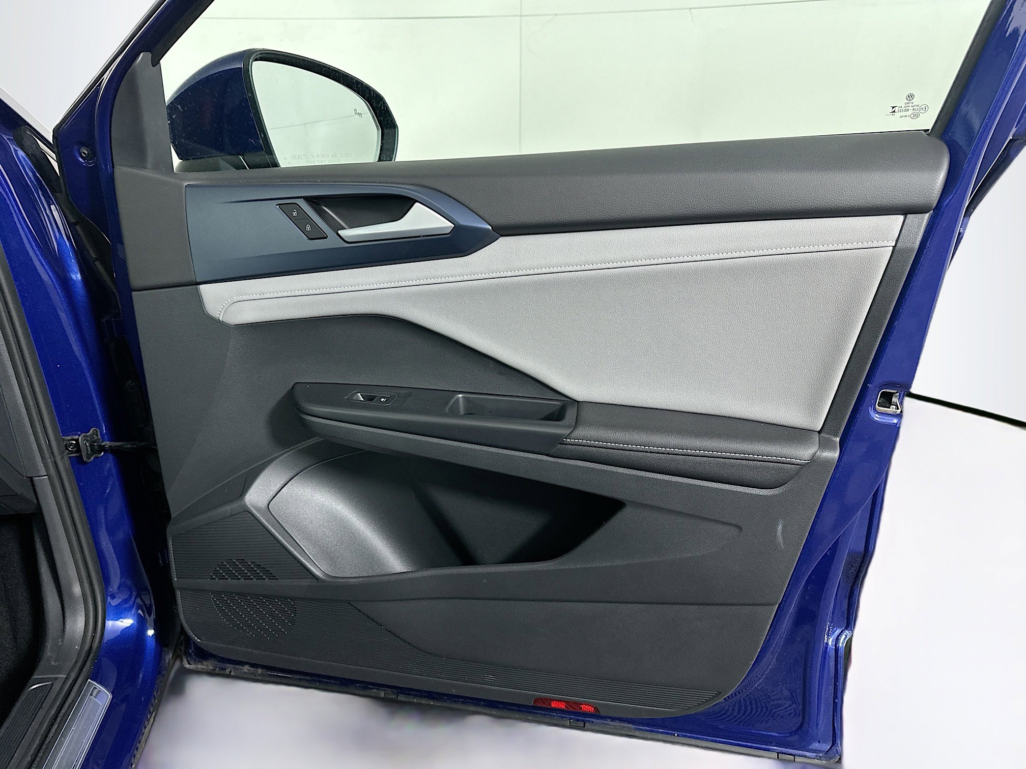 Used 2024 Volkswagen Taos SE image 33