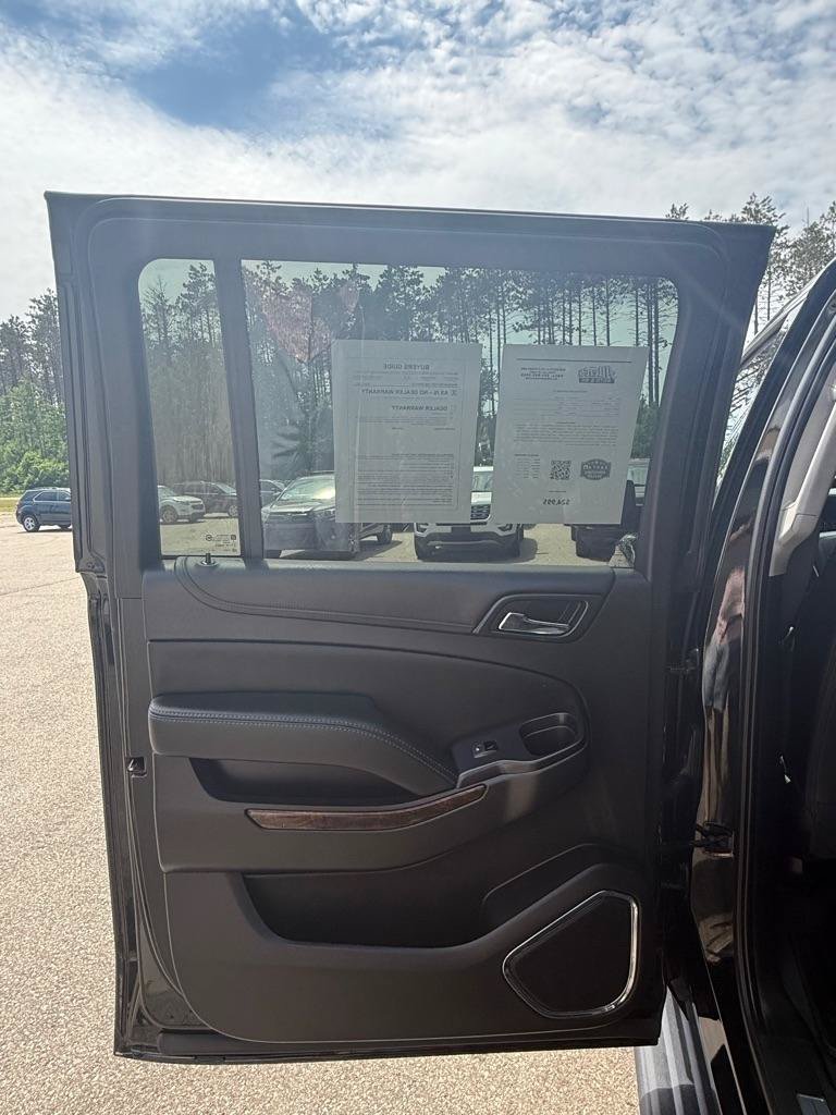 Used 2019 Chevrolet Suburban LT w/ Luxury Package AWD/4WD image 16