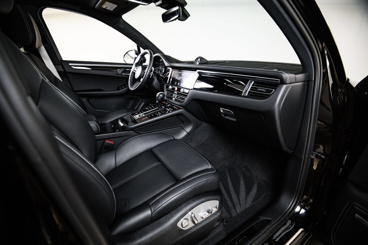 Certified 2023 Porsche Macan Turbo AWD/4WD image 28