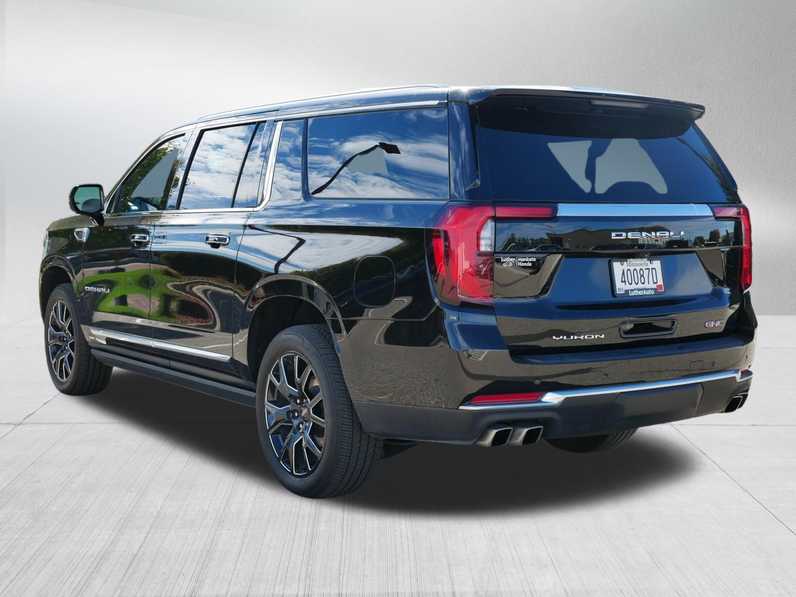 Used 2025 GMC Yukon XL Denali w/ Sun & Power Step Package AWD/4WD image 5
