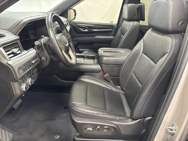 Used 2024 GMC Yukon Denali w/ Advanced Technology Package AWD/4WD image 10