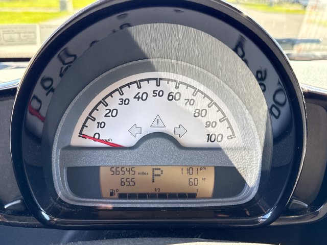 Used 2010 smart fortwo pure RWD image 16
