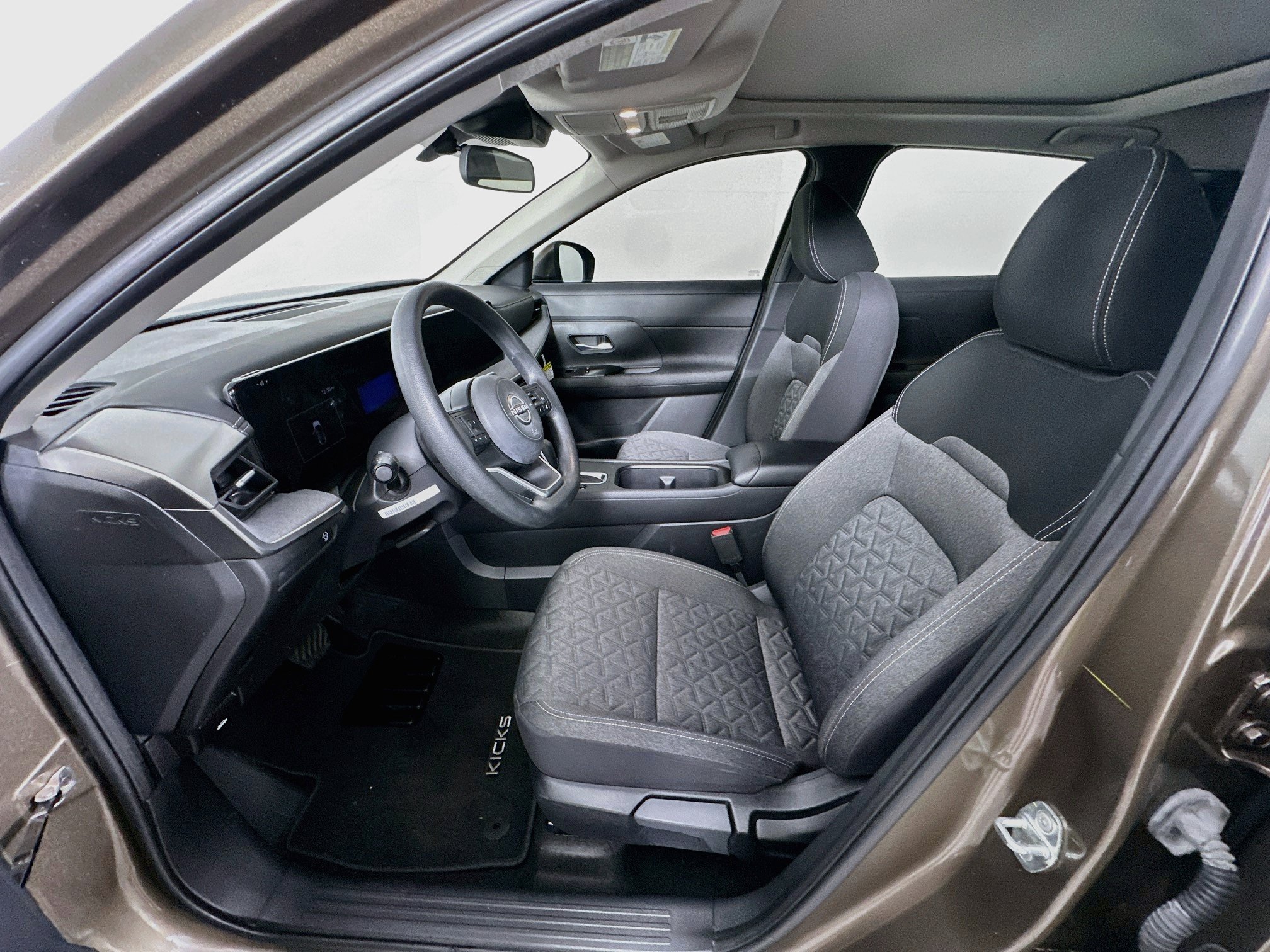 Used 2025 Nissan Kicks SV w/ SV Premium Package FWD image 13