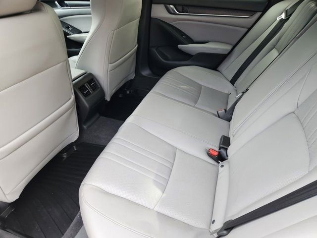Used 2018 Honda Accord Touring image 32