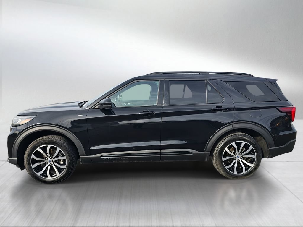 Certified 2025 Ford Explorer ST-Line image 3
