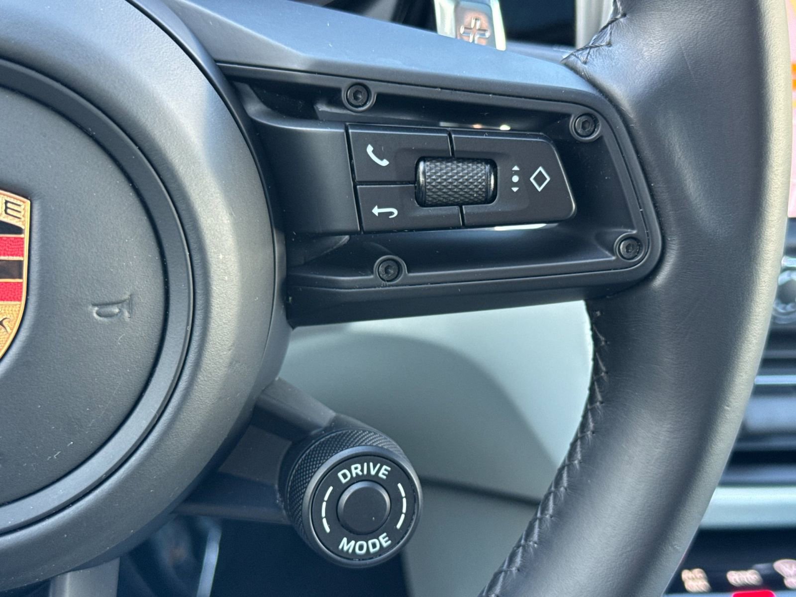 Certified 2023 Porsche Macan Turbo image 28