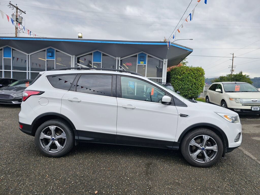 Used 2017 Ford Escape SE w/ Equipment Group 201A image 8