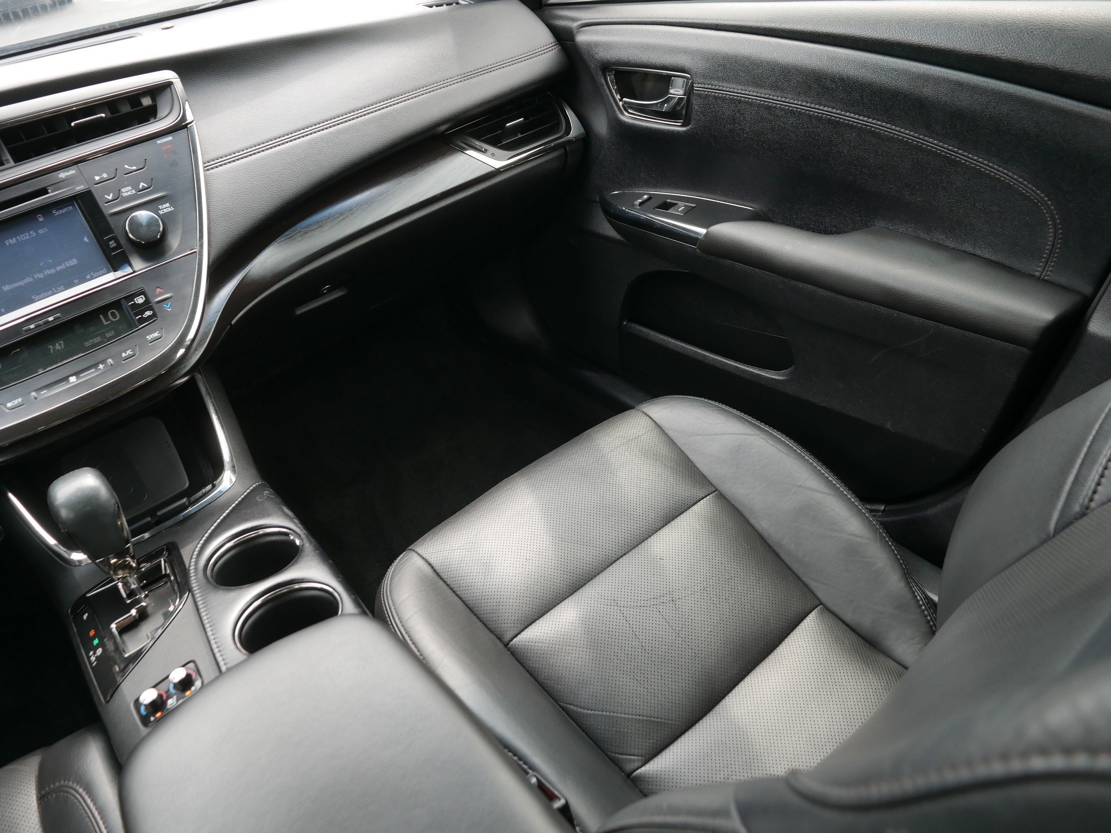 Used 2016 Toyota Avalon Limited w/ Toyota Safety Sense Package FWD image 11