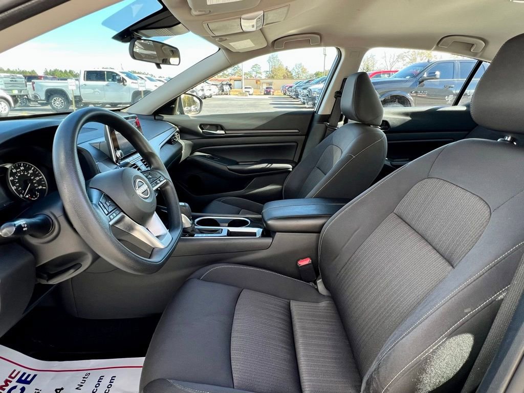 Used 2024 Nissan Altima 2.5 SV image 19