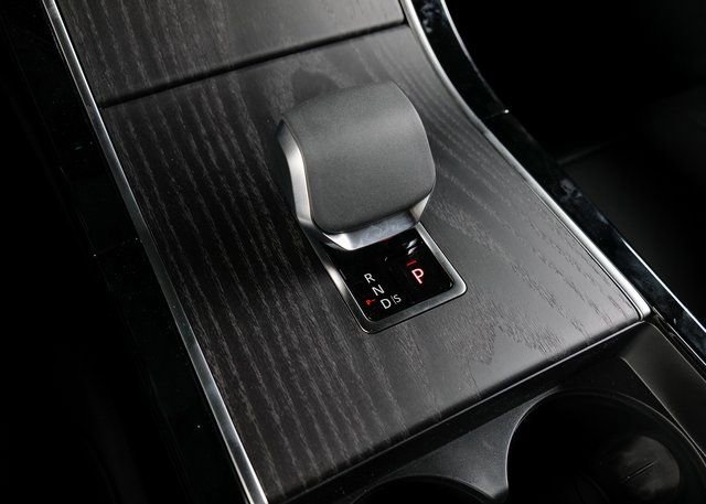 New 2026 Land Rover Range Rover Velar Dynamic SE image 12