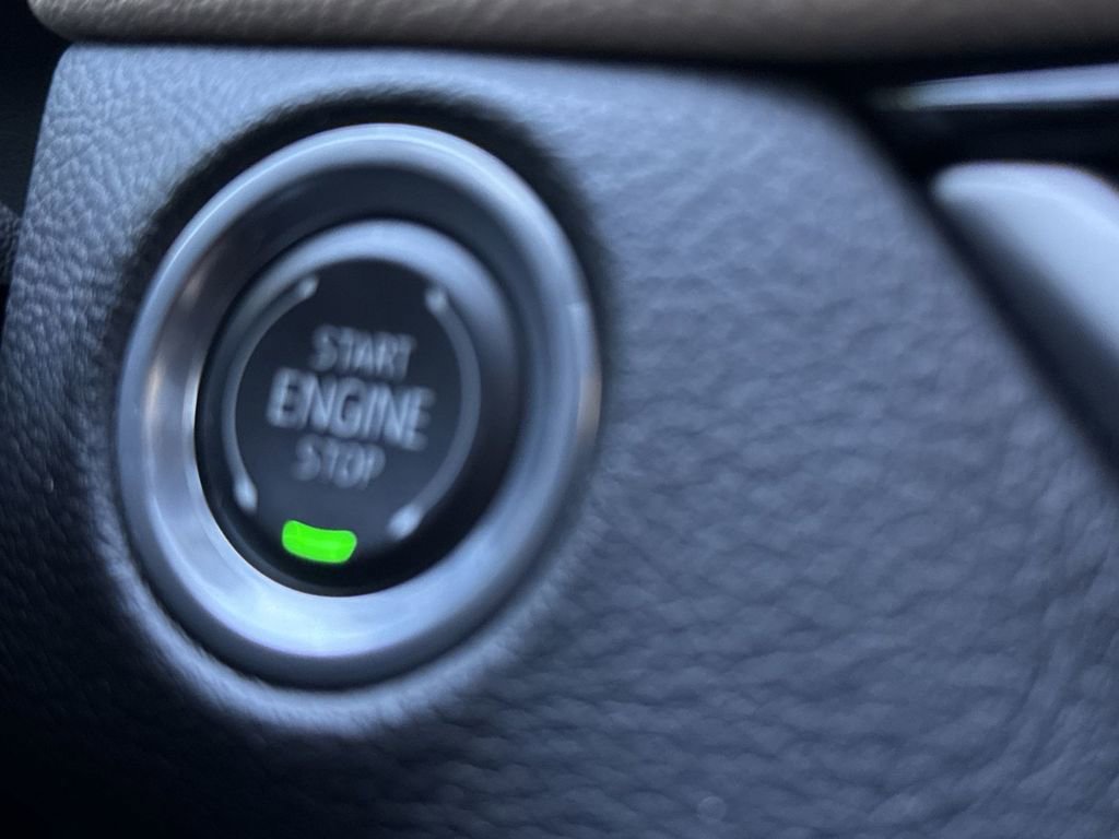Certified 2024 Cadillac XT4 Luxury FWD image 17