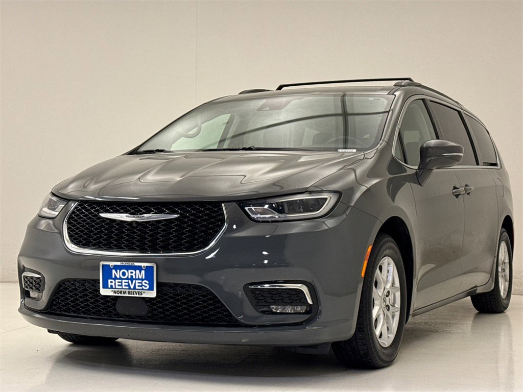 Used 2022 Chrysler Pacifica Touring-L image 2