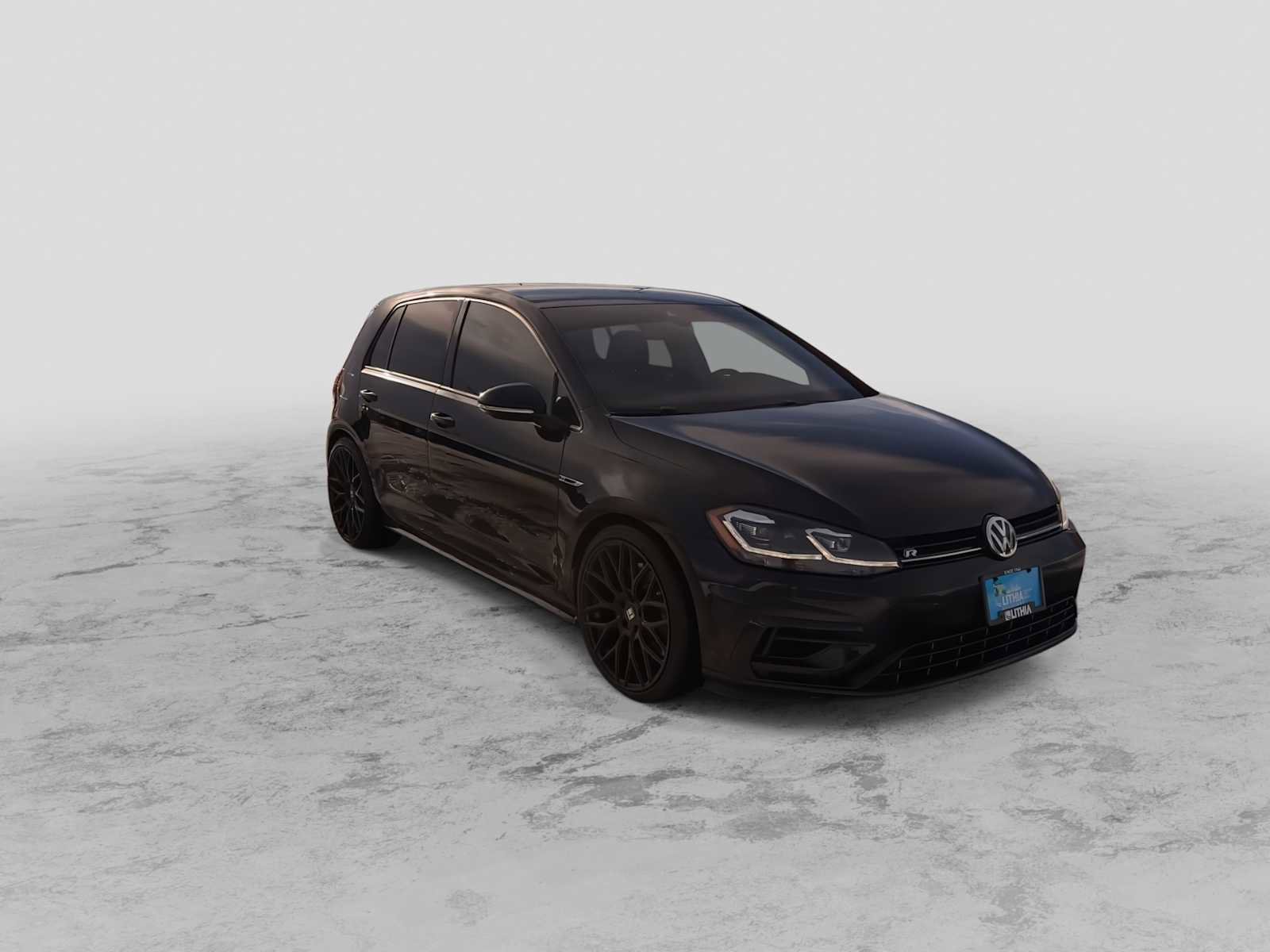 Used 2018 Volkswagen Golf R 4-Door image 2