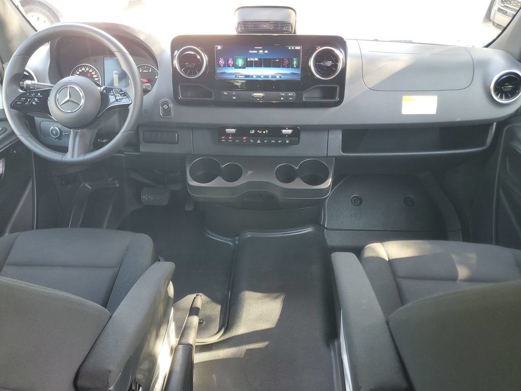 Used 2025 Mercedes-Benz Sprinter 2500 image 10