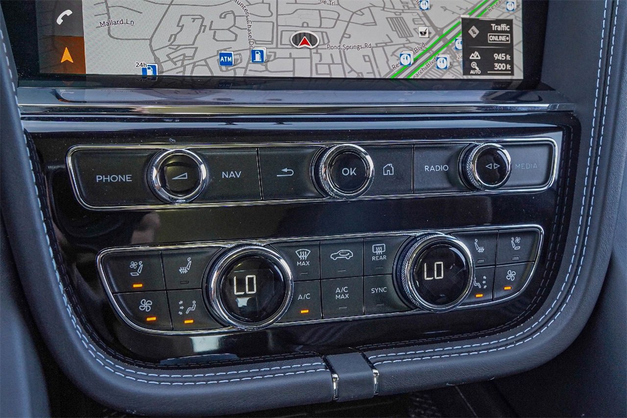 Used 2023 Bentley Bentayga image 29