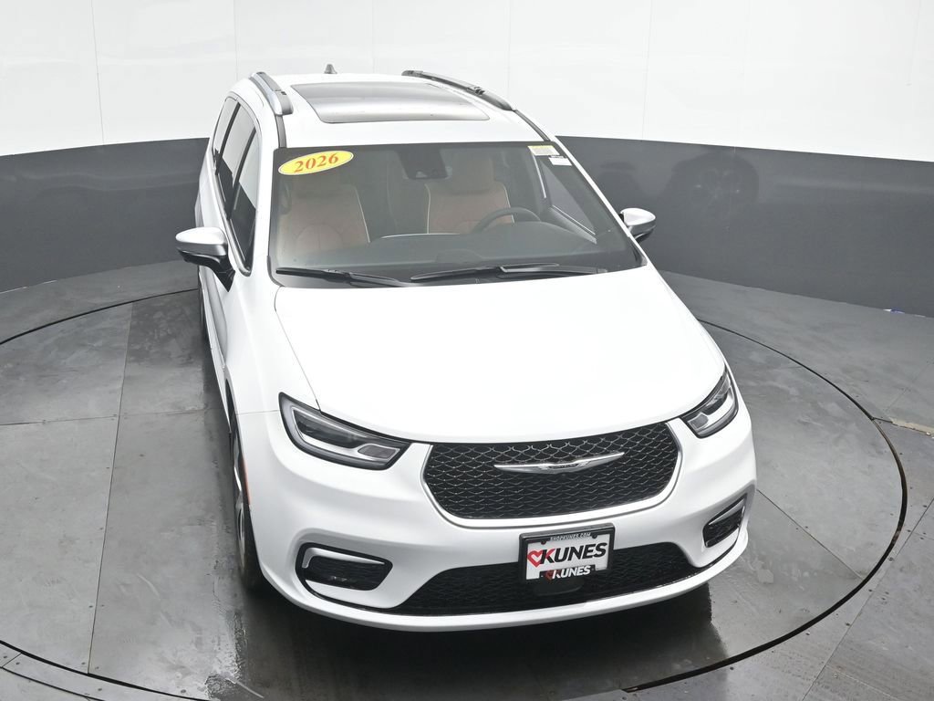 New 2026 Chrysler Pacifica Pinnacle w/ Trailer Tow Group AWD/4WD image 34