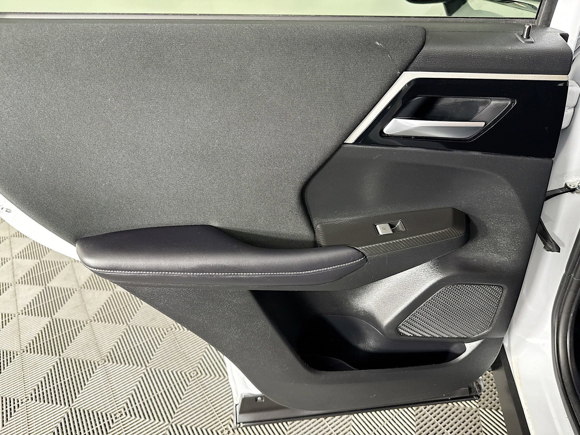 Used 2024 Mitsubishi Outlander ES image 25