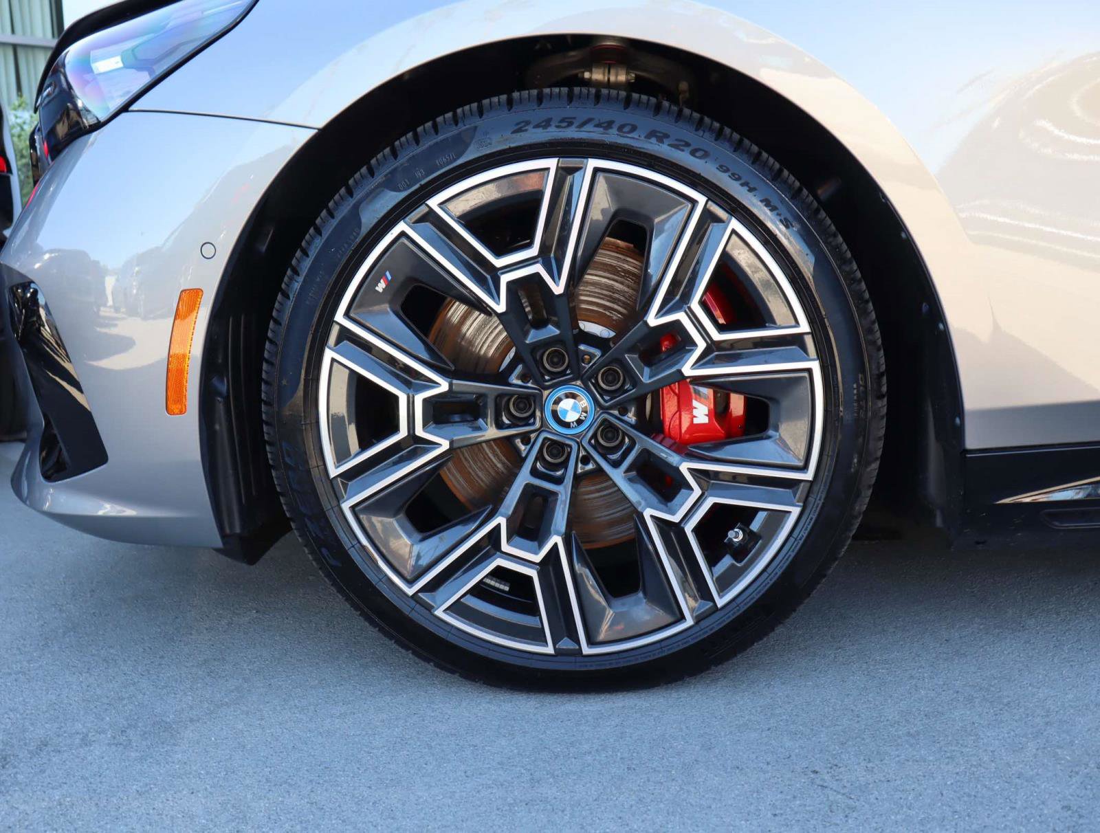 Used 2025 BMW i5 xDrive40 image 6