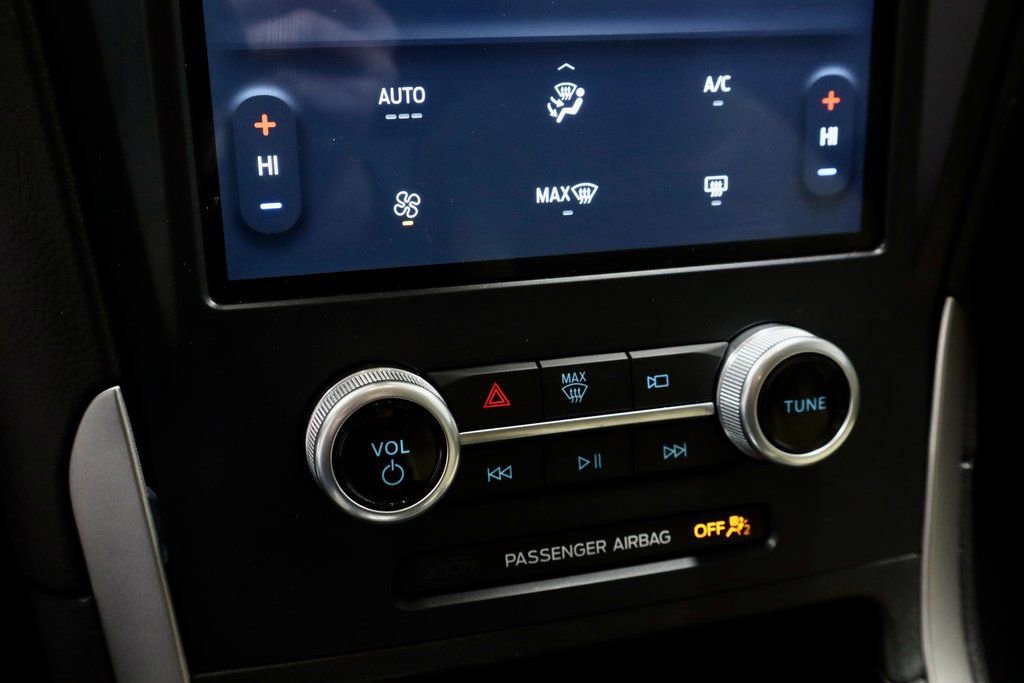 Certified 2022 Ford Edge SE image 4