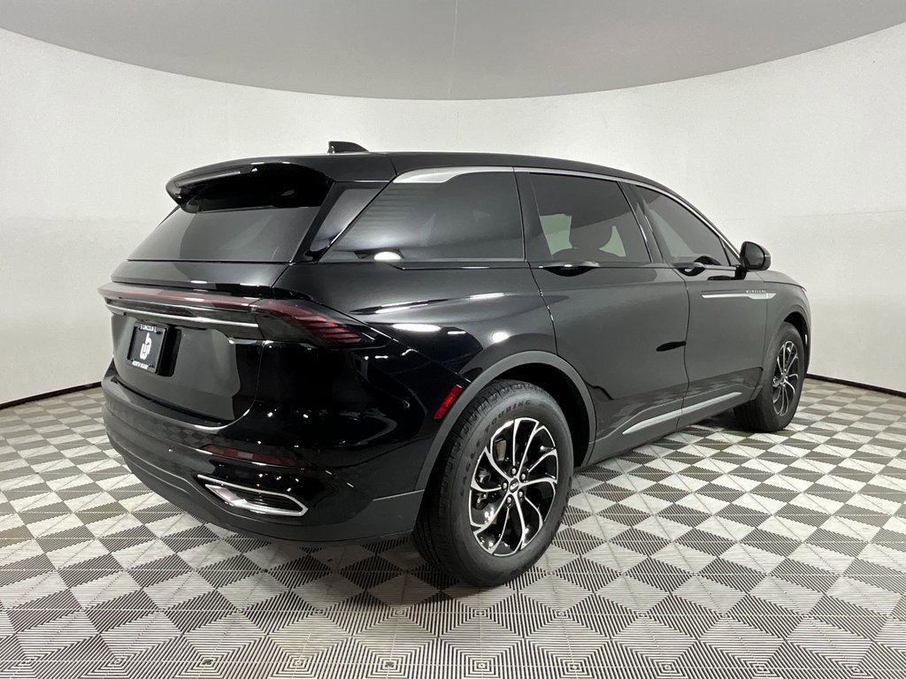 Used 2025 Lincoln Nautilus Premier image 4