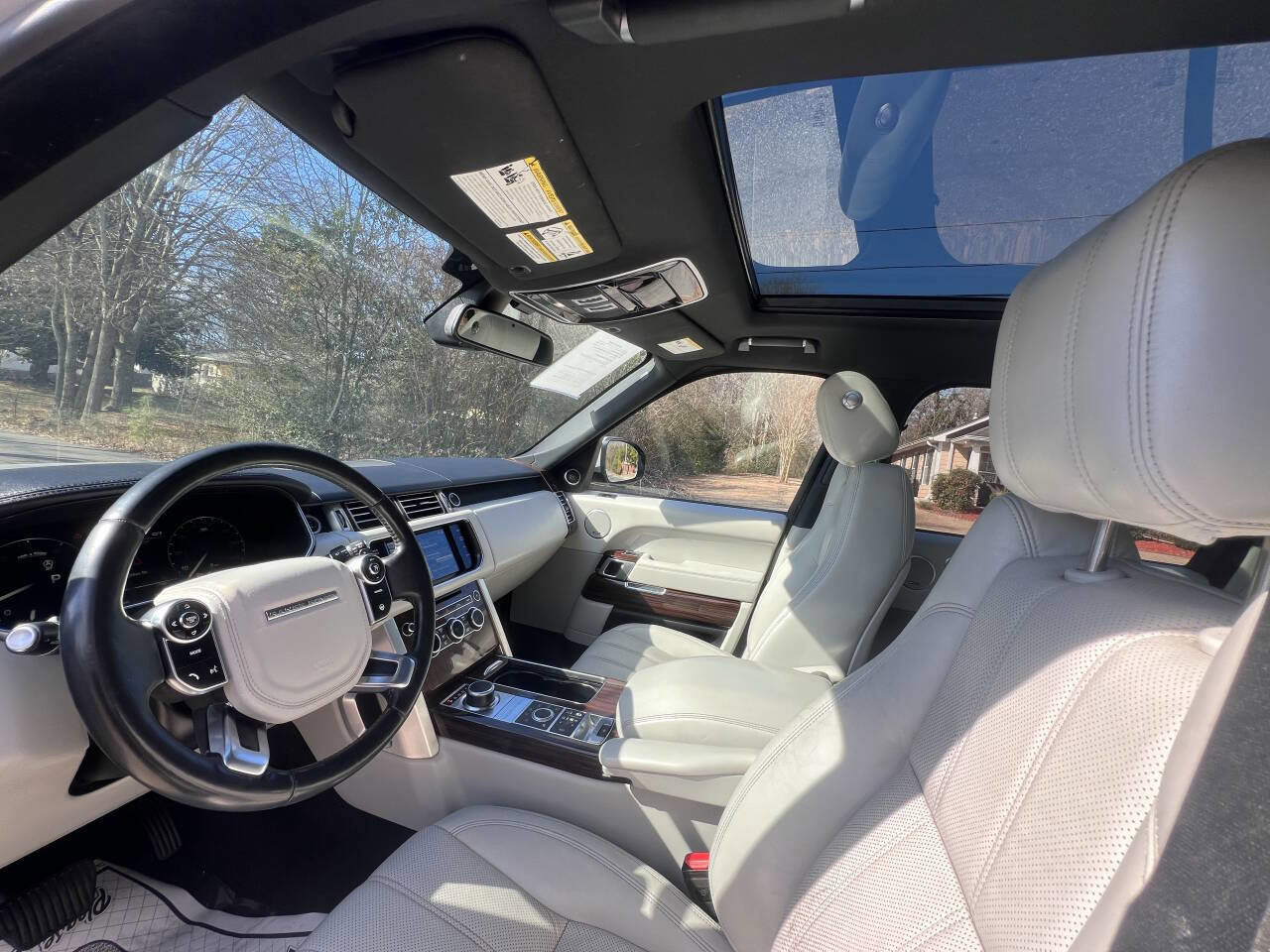 Used 2015 Land Rover Range Rover HSE image 9