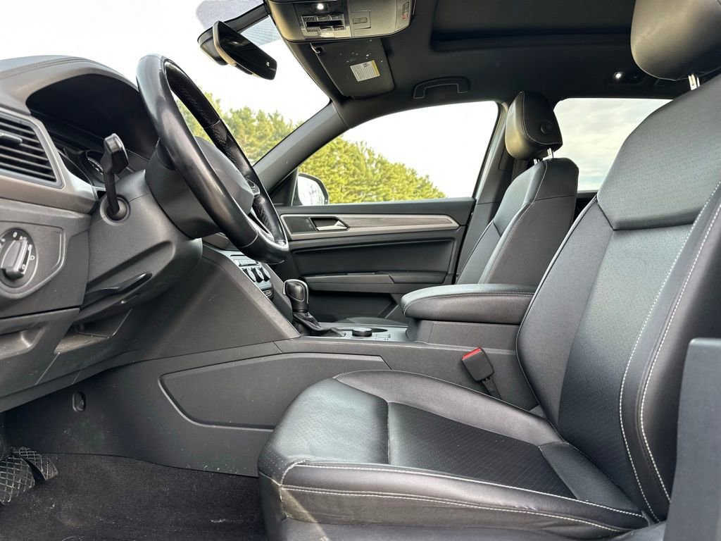 Used 2020 Volkswagen Atlas Cross Sport SE w/ Panoramic Sunroof Package image 15