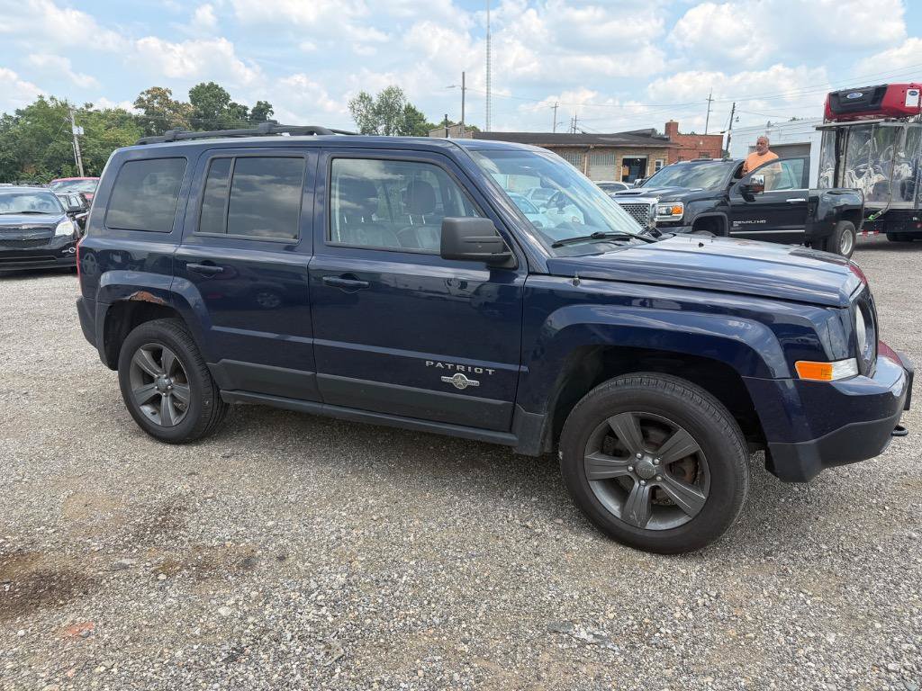 Used 2013 Jeep Patriot Latitude w/ Freedom Edition Pkg AWD/4WD image 5
