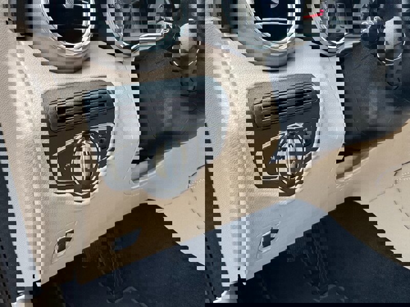 Used 2018 Mercedes-Benz GLC 300 4MATIC w/ Premium Package image 28