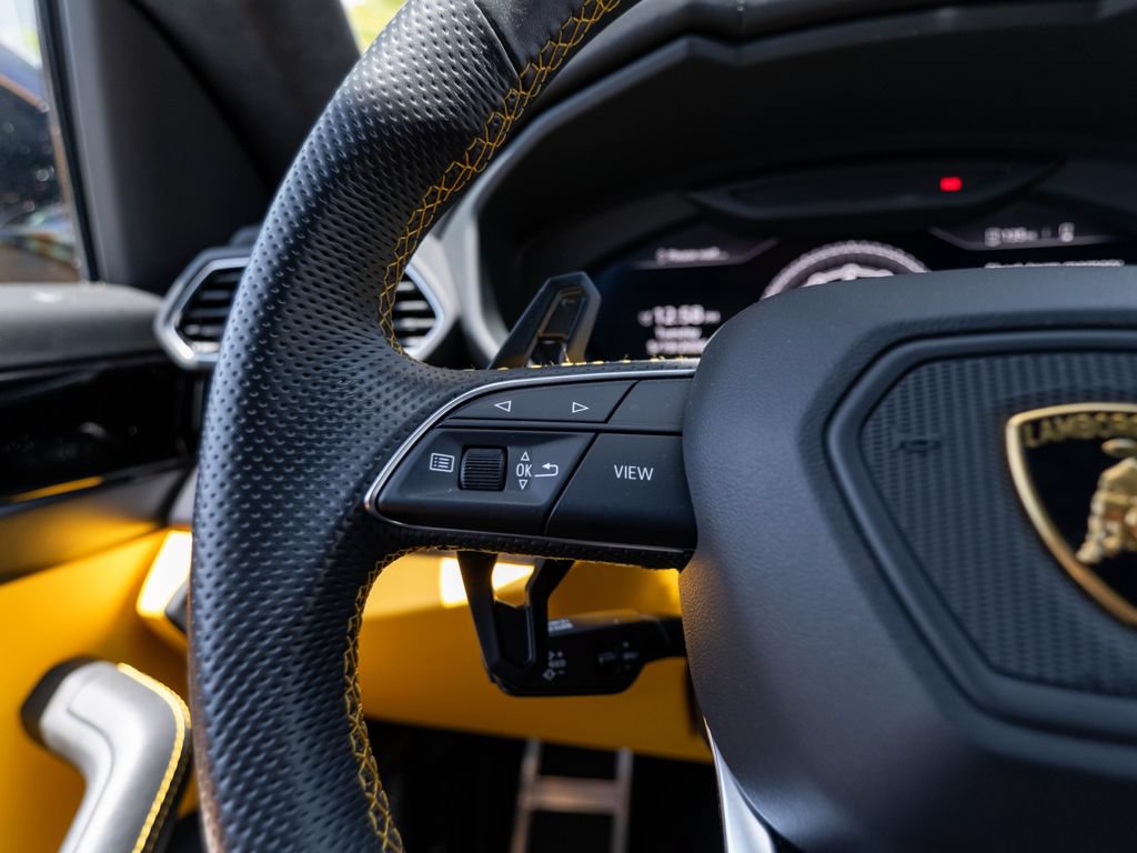Used 2021 Lamborghini Urus AWD/4WD image 11