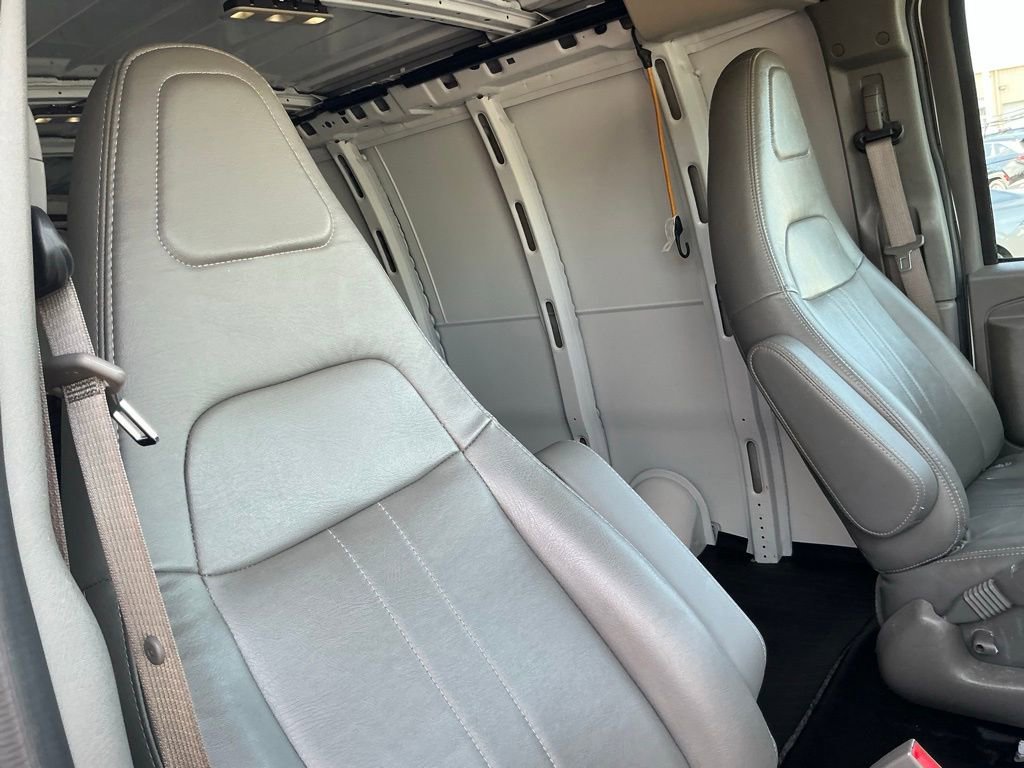 Used 2023 Chevrolet Express 3500 w/ Driver Convenience Package image 12