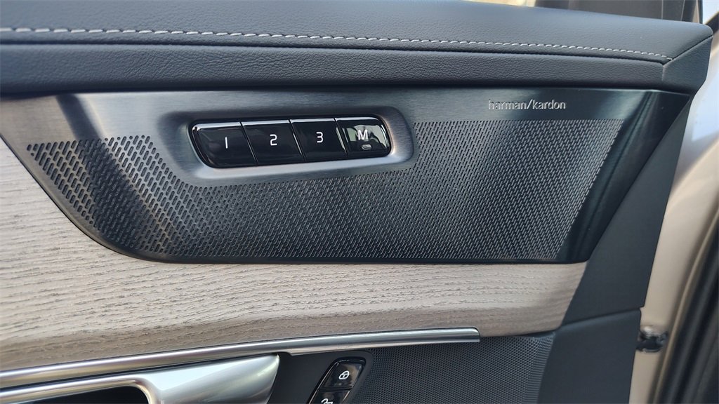 New 2026 Volvo XC90 B6 Ultra image 9