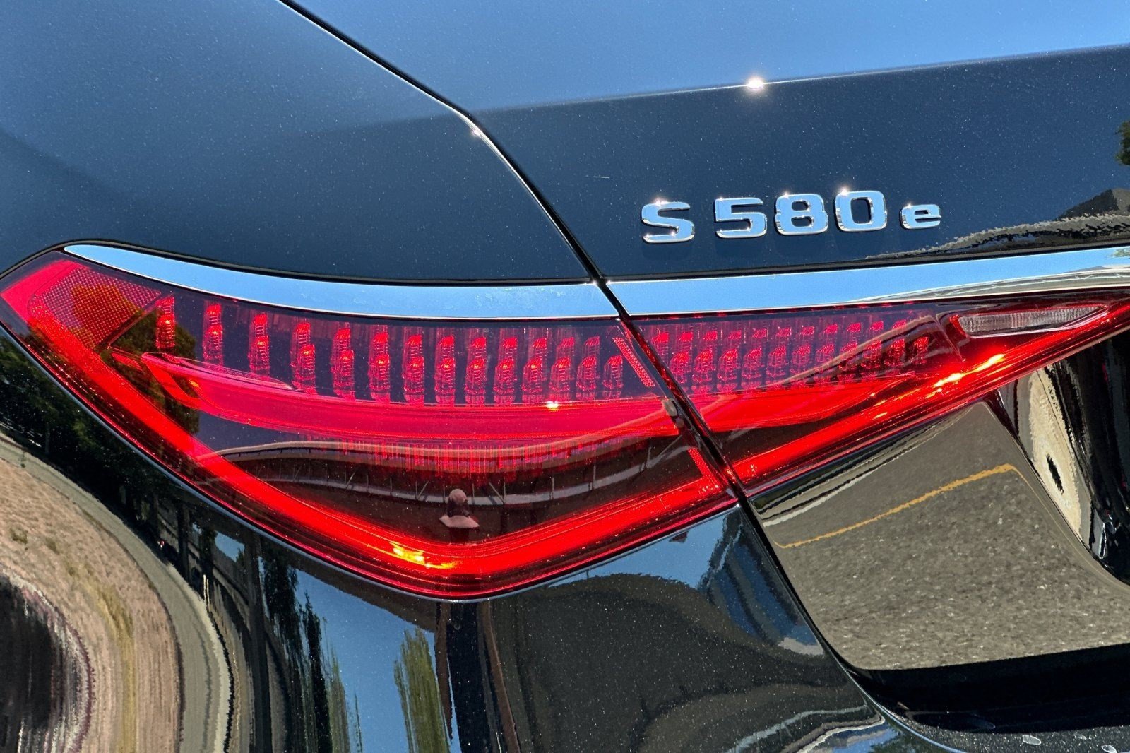 New 2026 Mercedes-Benz S 580e 4MATIC Sedan image 25