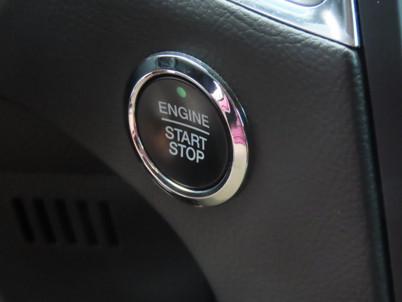 Used 2023 Ford Edge Titanium AWD/4WD image 30