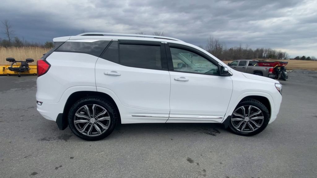 Used 2019 GMC Terrain Denali w/ Advanced Safety Package image 9