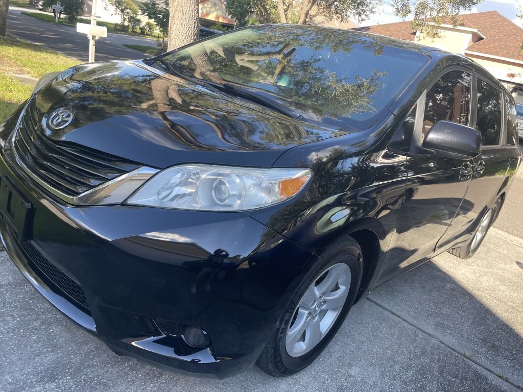 Used 2017 Toyota Sienna LE image 5